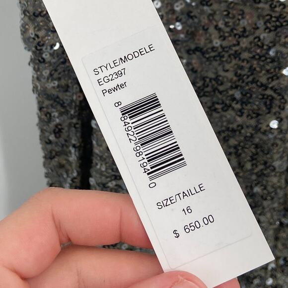 BADGLEY MISCHKA Silver Sequin Evening Gown - Picture 5 of 6